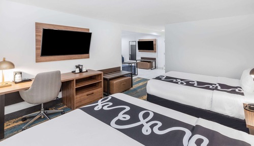 Suite, 2 Queen Beds, Non Smoking