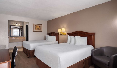 Standard Room, 1 Queen Bed