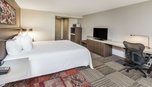 Accessible one king bed room