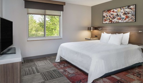 One king one bedroom whirlpool suite