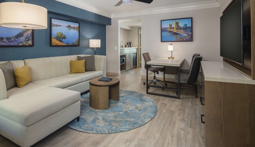 Suite, 2 Queen Beds (2 Room Suite, Partial River View)