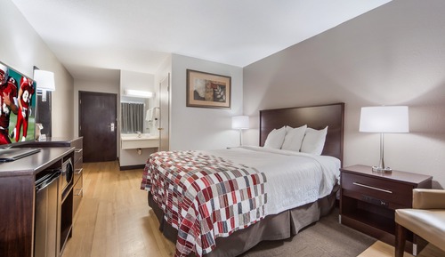 Deluxe Room, 1 Queen Bed, Accessible (Roll-In Shower, Smoke Free)