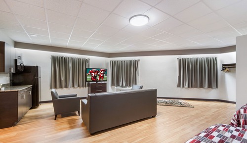 Standard Suite (3 Queen Beds, Smoke Free)