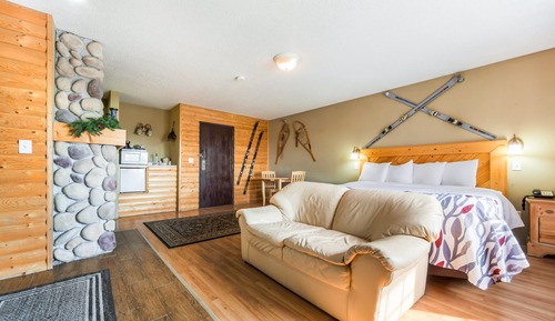 Signature Suite, 1 King Bed, Jetted Tub (Smoke Free)