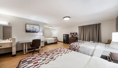 Deluxe Room (3 Queen Beds, Smoke Free)