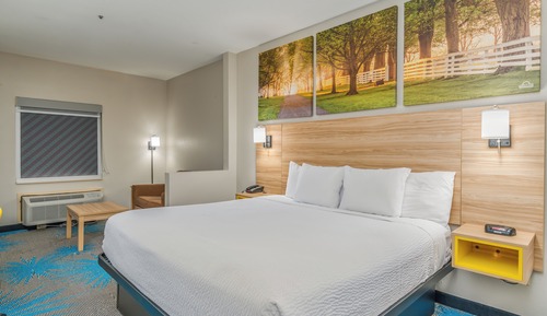 Deluxe Studio Suite, 1 King Bed, Non Smoking
