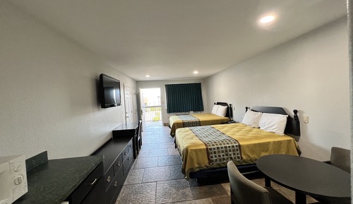 Basic Room, 2 Queen Beds, Smoking