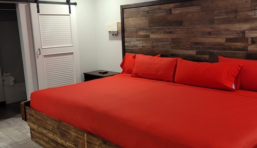 Family Suite, 10ft wide bed, Non Smoking, Non-Accessible
