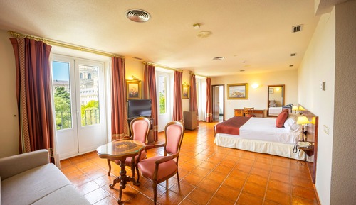 Junior Suite, 1 King Bed, Jetted Tub