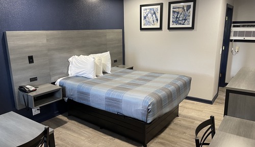 Standard Room, 1 Queen Bed