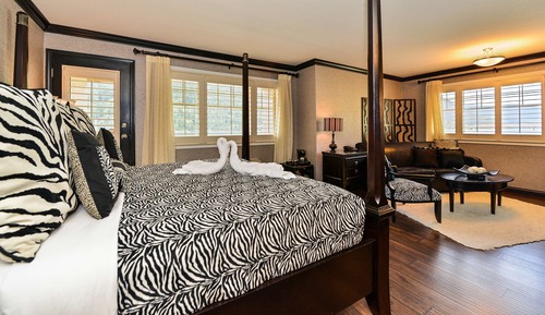 Suite, 1 King Bed, Non Smoking, Balcony