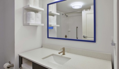 Room, 2 Queen Beds, Accessible (Hearing Shower)