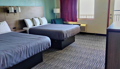 Standard Room, 2 Queen Beds, Balcony, Lake View