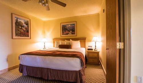 Grand Suite, 1 King Bed (Lodge, Pet Friendly)