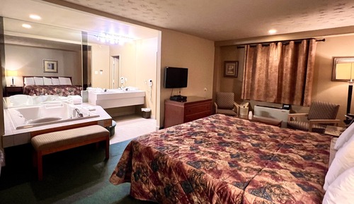 Junior Suite, 1 King Bed, Jetted Tub