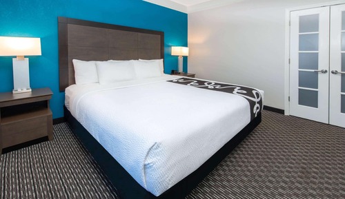 Suite, 1 King Bed, Non Smoking