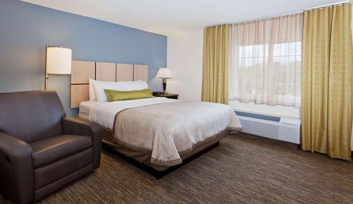 Deluxe Room, 1 Queen Bed, Multiple View (Studio)