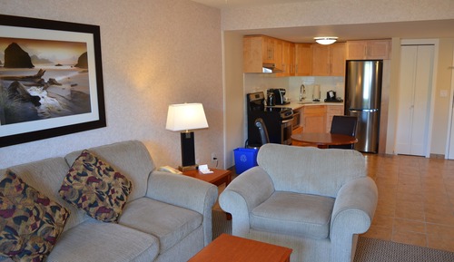 1 Bedroom 2 Queen Lakeview Family Suite - No Pets