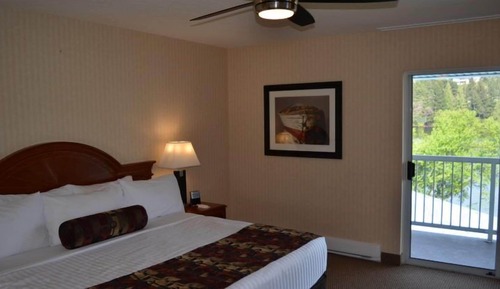 1 Bedroom King Lakeview Suite - No Pets