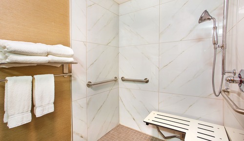 Suite, 2 Queen Beds, Roll-in Shower (Communications)