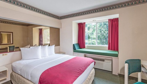Standard Room, 1 Queen Bed, Accessible, Non Smoking