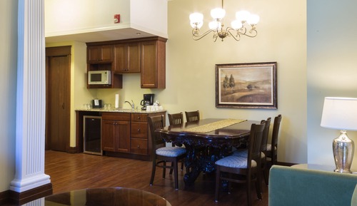 Deluxe Suite, 2 Queen Beds, Multiple View (Winneshiek Suite)