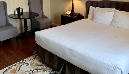 Executive Suite, 1 King Bed, Multiple View (King Executive)