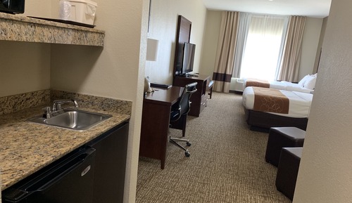 Room (1 King Bed, 2 Queen Beds, Upgrade)