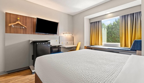 Standard Room, 1 Queen Bed