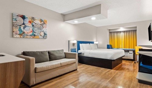 Suite, 1 King Bed, Accessible, Non Smoking (Roll-In Shower)