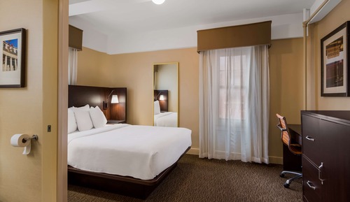 Standard Room, 1 Queen Bed, Non Smoking, Refrigerator & Microwave