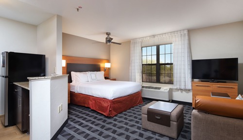 Studio, 1 Queen Bed with Sofa bed (Mobility/Hearing Access, Roll-In Shwr)