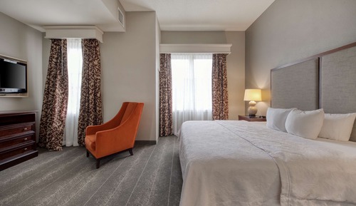Suite, 1 King Bed, Accessible, Non Smoking (Mobility/Hearing with Roll-in Shower)