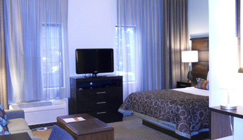 Studio Suite, 1 Queen Bed, Kitchen