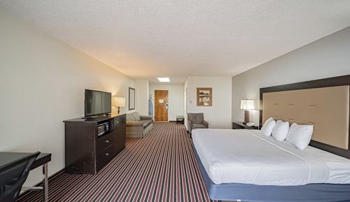 Deluxe Room, 1 King Bed, Non Smoking, Refrigerator & Microwave