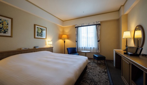 Twin Room (Symphony)