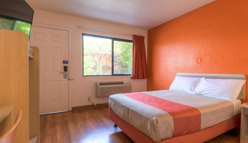 Standard Room, 1 Queen Bed, Non Smoking