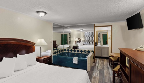 Suite, 1 Queen Bed, Non Smoking, Hot Tub