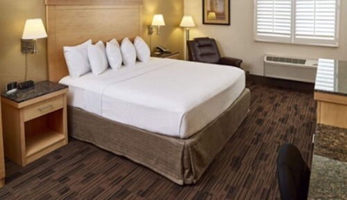 Deluxe Room, 1 King Bed, Accessible, Non Smoking