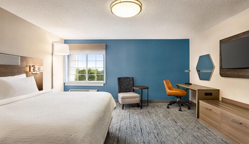Standard Room, 1 King Bed (Extra Floor Space)