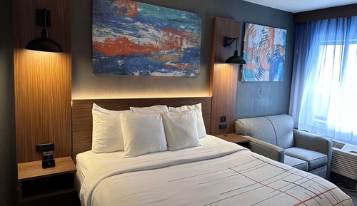 Deluxe Room, 1 King Bed