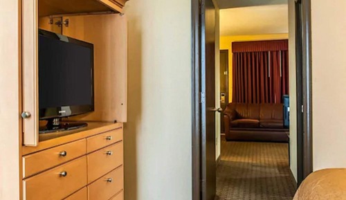 Suite, 1 Queen Bed with Sofa bed, Non Smoking