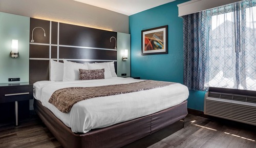 Suite, 1 Queen Bed, Accessible, Refrigerator & Microwave