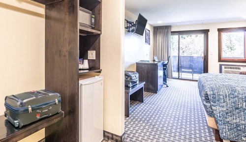 Deluxe Room, 1 King Bed with Sofa bed