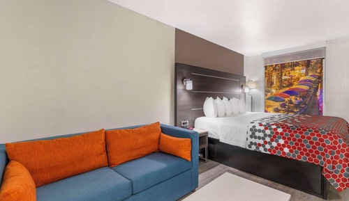 Suite, 1 King Bed with Sofa bed, Non Smoking