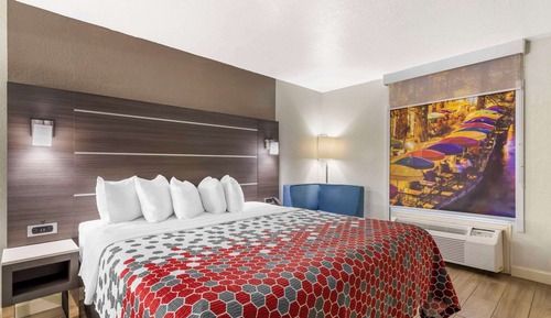 Suite, 1 King Bed, Accessible, Non Smoking