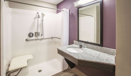 Room, 1 King Bed, Accessible, Non Smoking (Mobility Accessible)