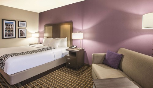 Deluxe Room, 1 Queen Bed, Non Smoking (Efficiency)