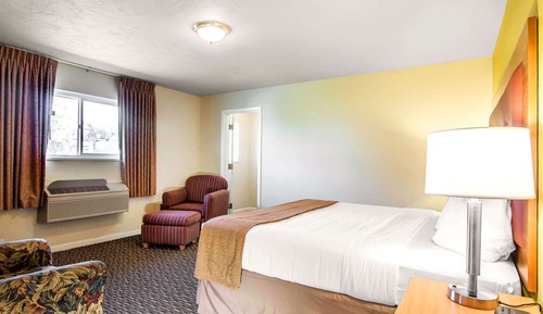 Suite, 1 King Bed, Non Smoking