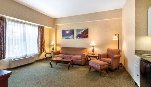 Suite, 1 King Bed with Sofa bed, Non Smoking